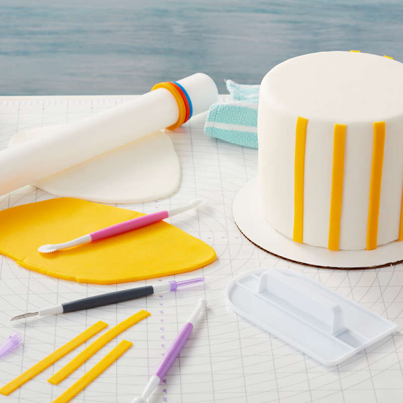Large Fondant Roller with Guide Rings, 20-Inch image number 3