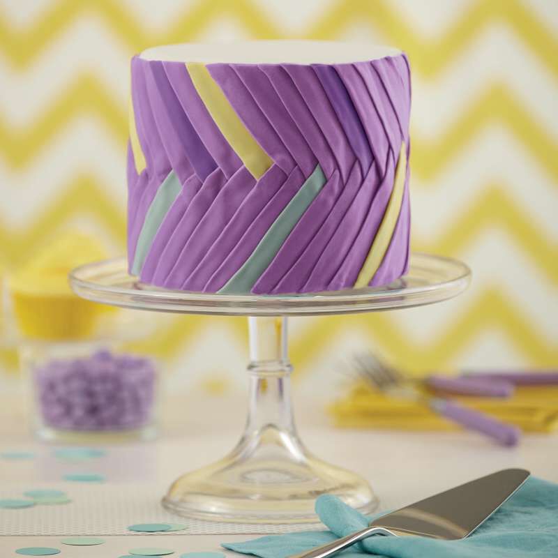 "I Taught Myself To Decorate Cakes With Fondant" Book Set - Fondant Cutter and Tools image number 4