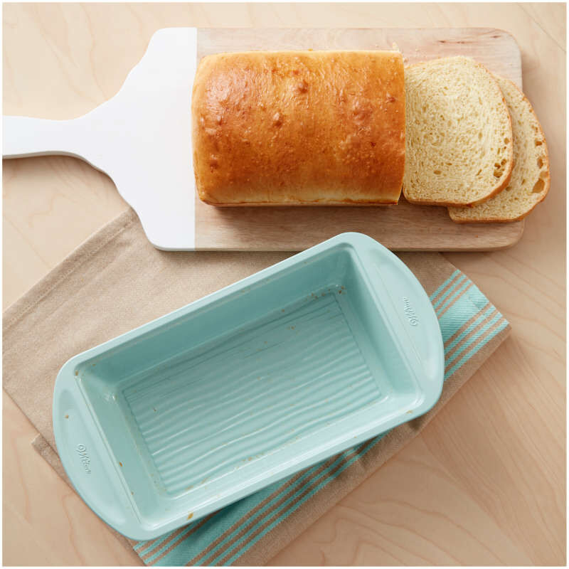 Texturra Performance Non-Stick Bakeware Loaf Pan, 9 x 5-Inch image number 4