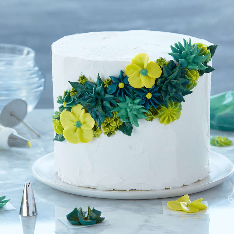 How to Pipe Simple Icing Flowers Cake Decorating Kit, 68-Piece image number 4