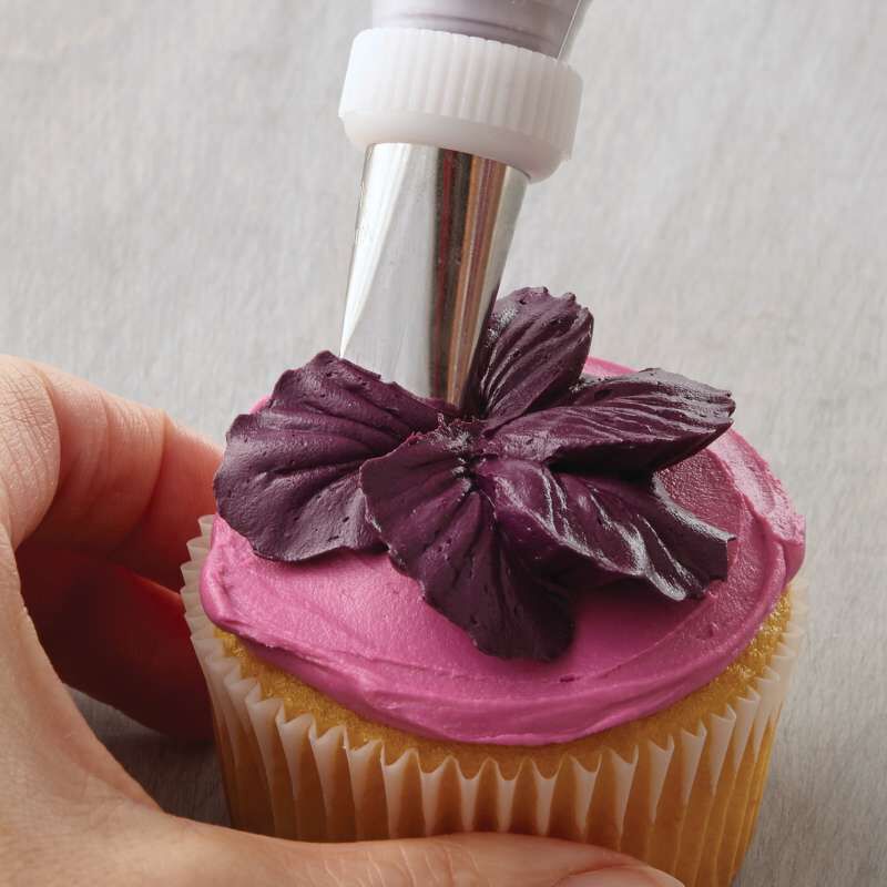 How to Pipe Simple Icing Flowers Cake Decorating Kit, 68-Piece image number 7