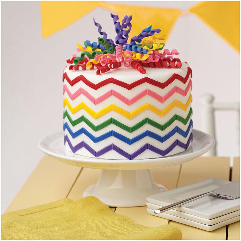 Decorator Preferred Green Fondant, 24 oz. Fondant Icing image number 6