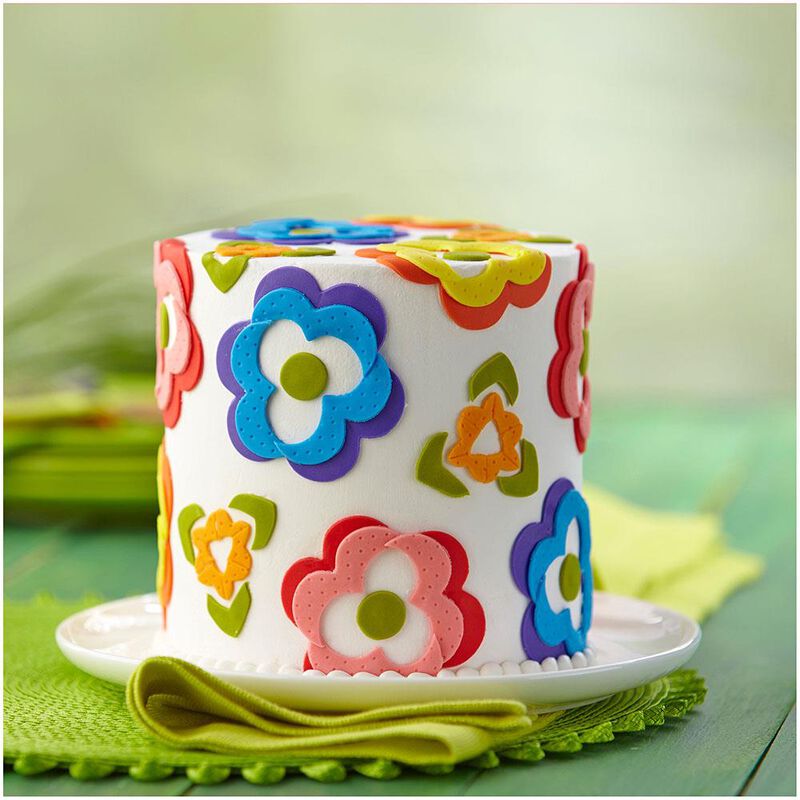 Decorator Preferred Green Fondant, 24 oz. Fondant Icing image number 8