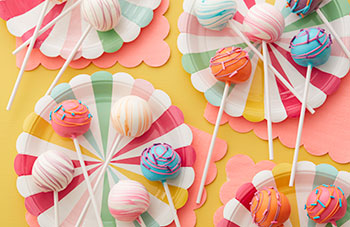 Cakes with piped buttercream that looks like woven yarn